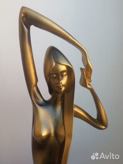 Статуэтка Девушка