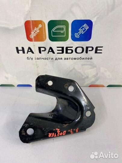 Кронштейн продольной тяги задний левый Renault