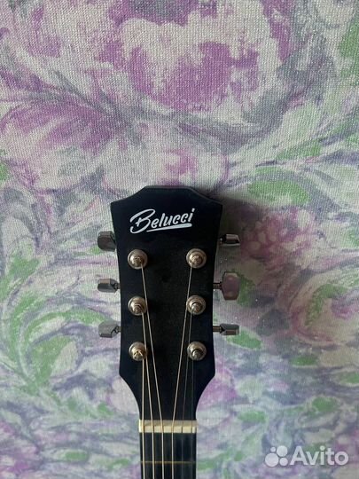 Акустическая гитара