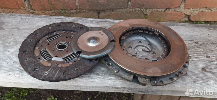 Диск сцепления в зборе на шкода октавия тур 1,4