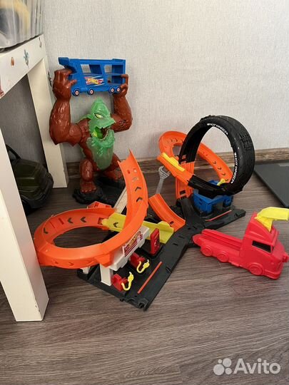 Hot wheels Игровой набор Атака бешенной гориллы