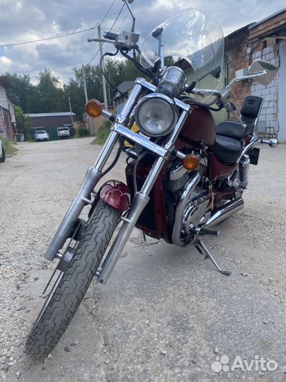 Suzuki-Intruder vs400