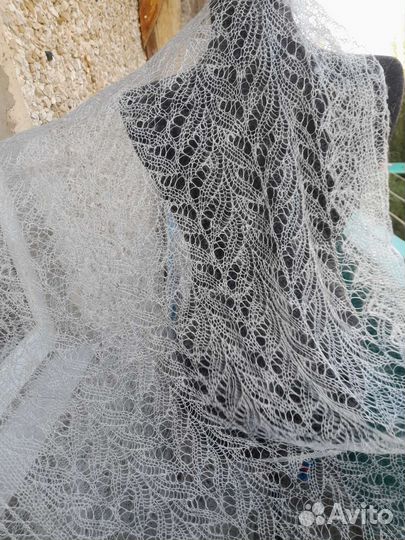 Палантин пуховый белый и серый