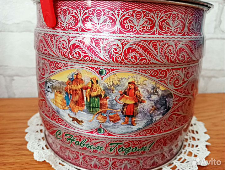 Жестяная банка для новогоднего подарка. Винтаж