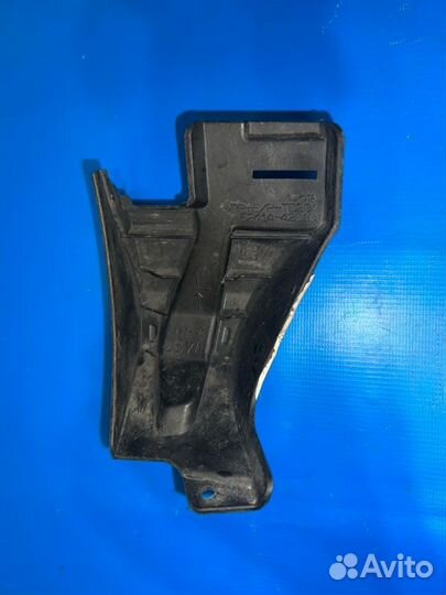Крепление бампера переднее левое Toyota Rav4
