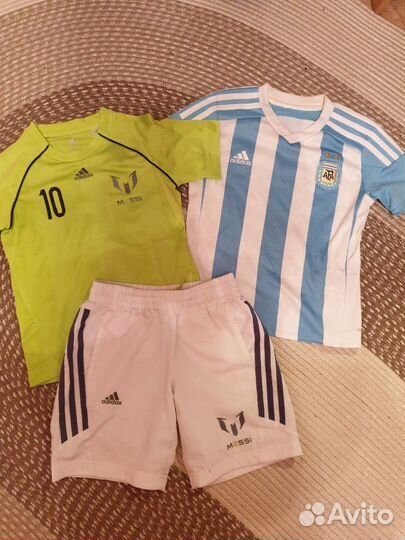 Спортивная футболка и шорты