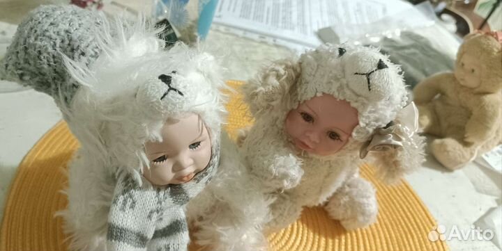 Коллекционные фарфоровые пупсы в костюмах мишек