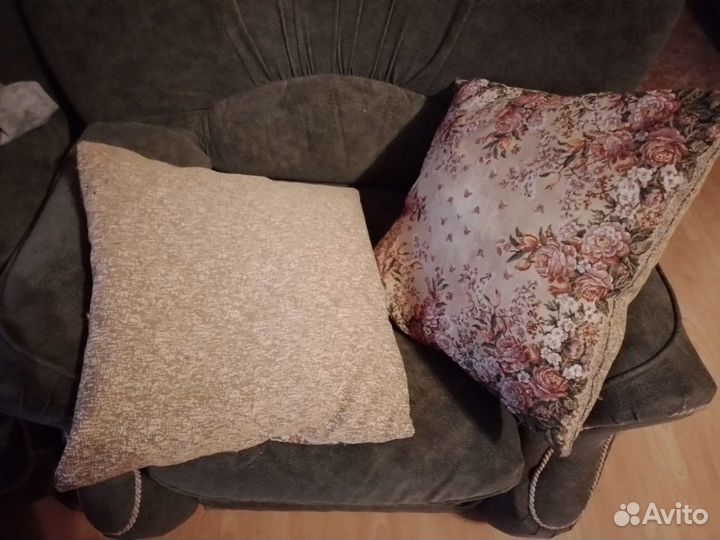 Подушка с гобеленовым чехлом