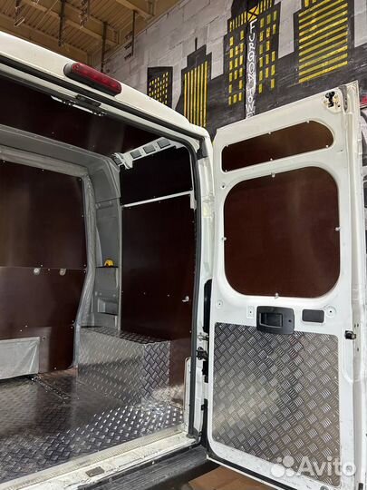 Обшивка кузова фургона Ford Transit