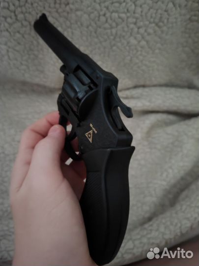 Игрушечный револьвер