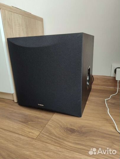 Сабвуфер Yamaha NS-SW100