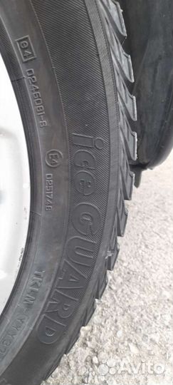 Yokohama Ice Guard Stud IG55 215/55 R17