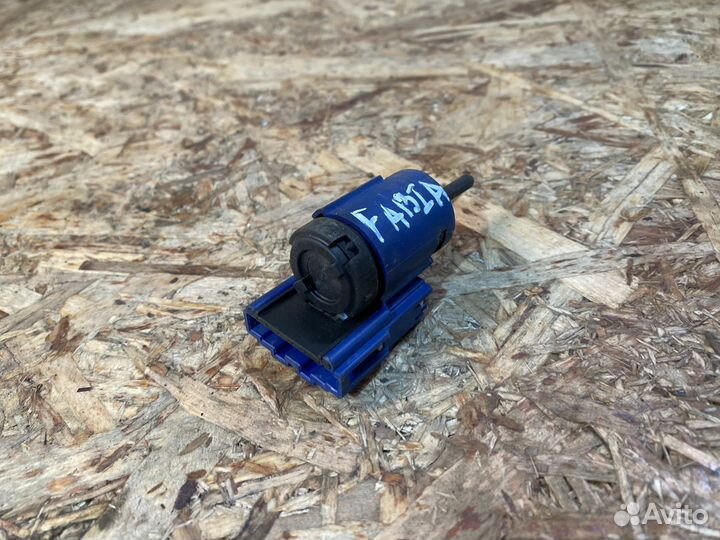 Датчик педали сцепления Skoda Fabia 2 07-15