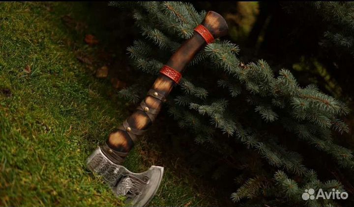 Топор кованый Кельтский волк (тисненая рукоять)