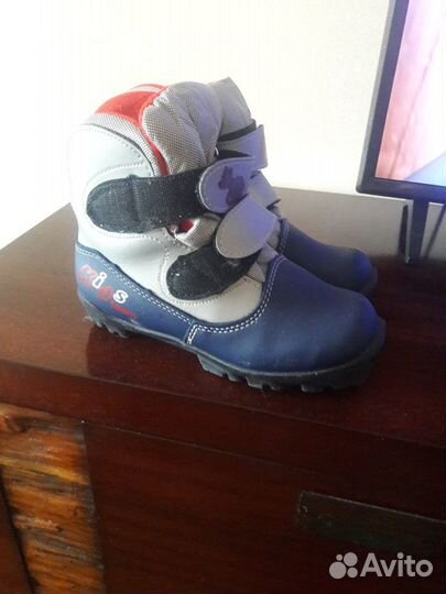 Лыжные ботинки. лыжи