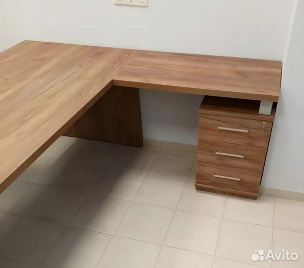 Стол для руководителя с брингом. фирст. Новый. С Н