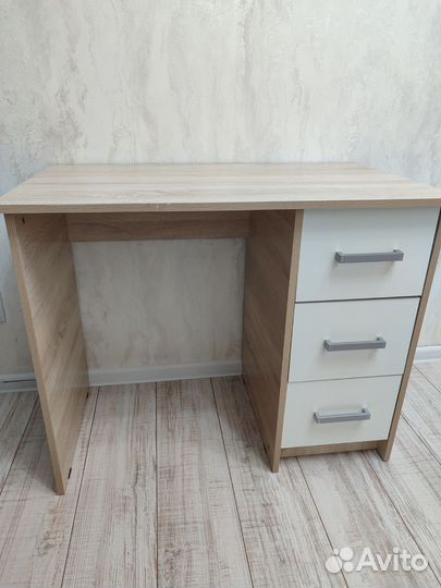 Стол письменный