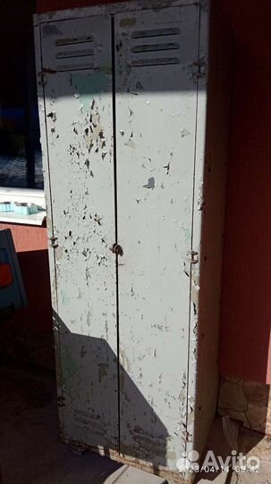 Шкаф для одежды, оружейный и пр