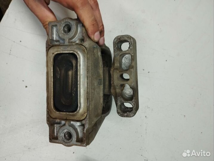 Octavia a5 Подушка двигателя