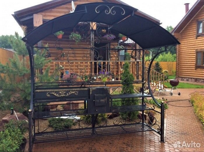 Мангал с крышей