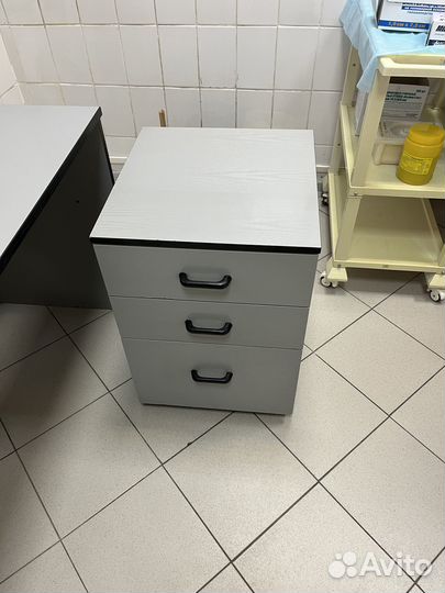 Продается офисный стол и тумба (комплект) дсп. Б/У