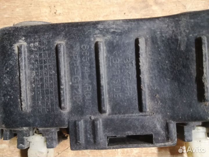 Кронштейн крепление бампера Hyundai Solaris 1