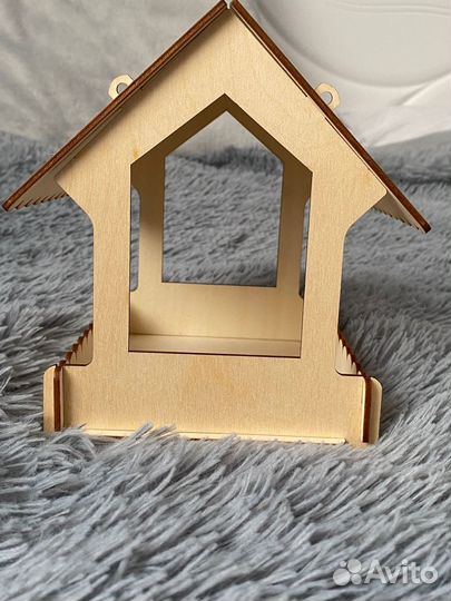 Кормушка для птиц уличная