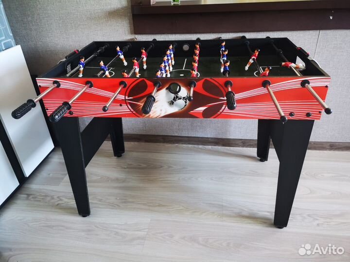 Настольный футбол на ножках