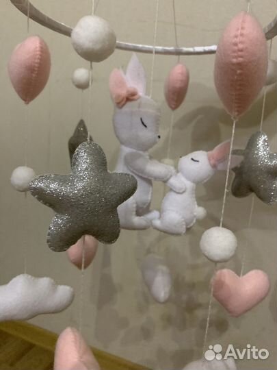 Музыкальный мобиль на кроватку из фетра