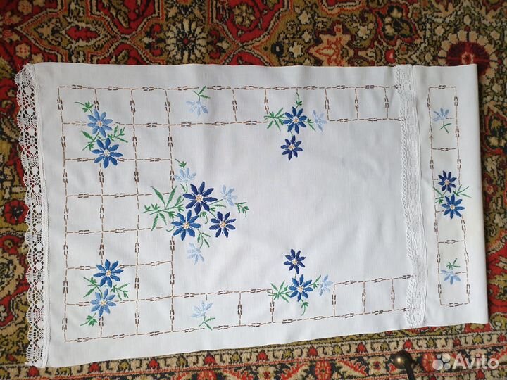 Рушник льняной с вышивкой, кружевом(ручная работа)