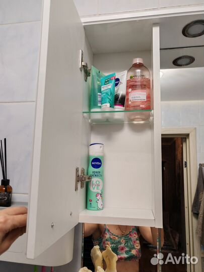 Шкаф с зеркалом в ванную