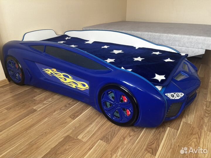 Детская кровать машинка