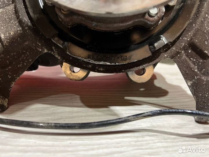 Кулак задний левый Bmw X5 F15 2017