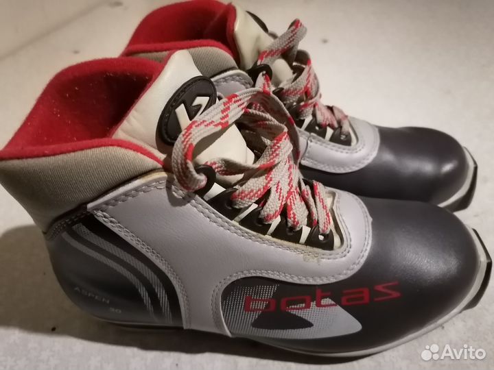 Лыжные ботинки