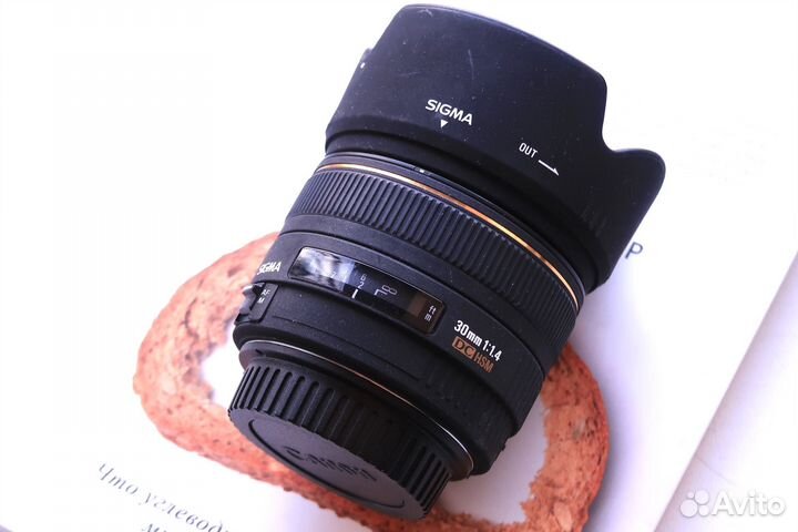 Объектив Sigma AF 30mm f/1.4 EX DC HSM + бленда