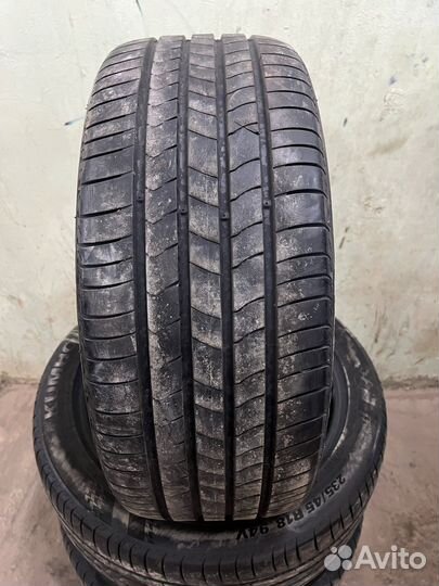 Kumho Ecsta HS51 235/45 R18 94V