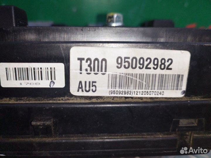 Блок предохранителей моторный Chevrolet Aveo T300