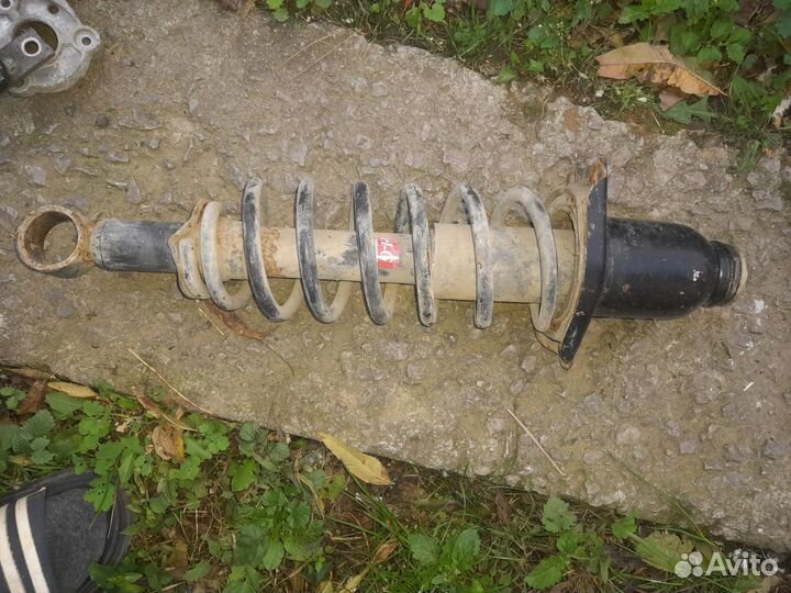 Стойка зад. toyota prius,vista,opа,premio