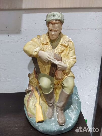 Советская гипсовая статуэтка