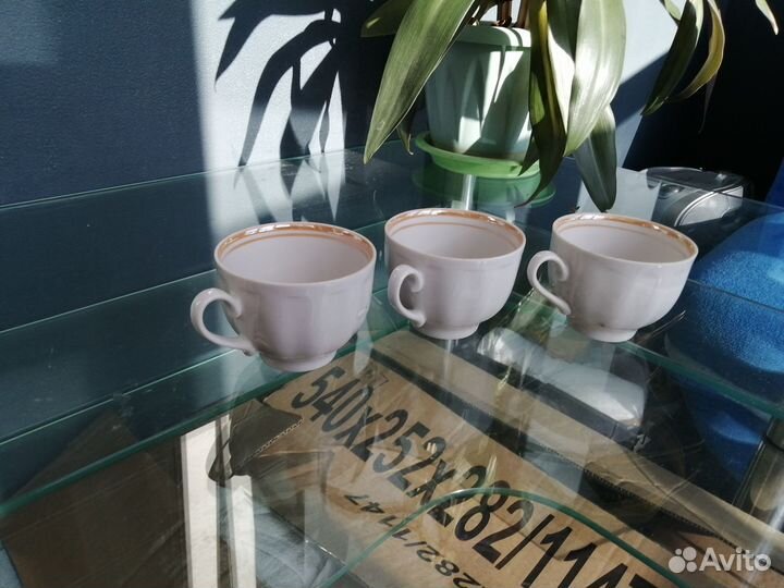 Посуда фарфоровая. Чашки, блюдца, тарелки