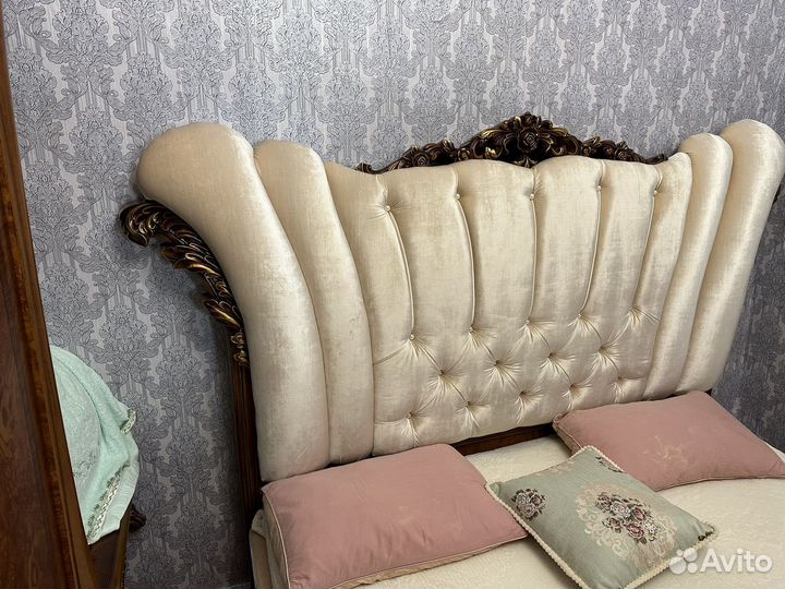 Спальный гарнитур