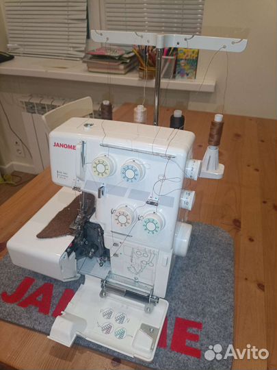 Оверлок Janome 204d