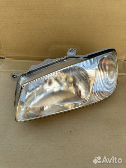 Фара передняя левая Hyundai Accent