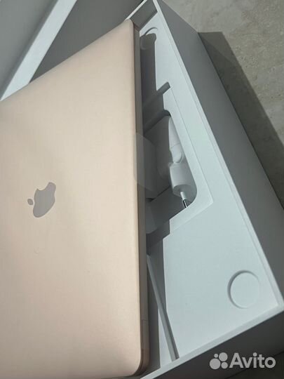 13-inch MacBook Air with Apple M1 / 256 GB SSD