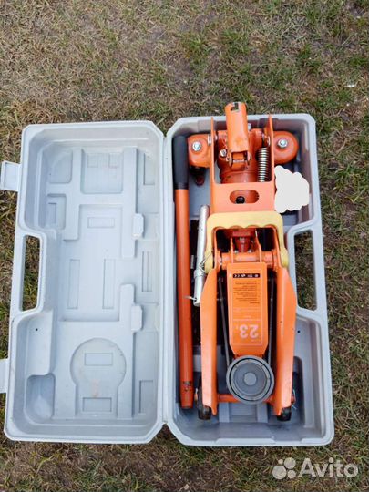 Домкрат гидравлический подкатной