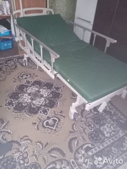 Медицинская кровать для лежачих больных