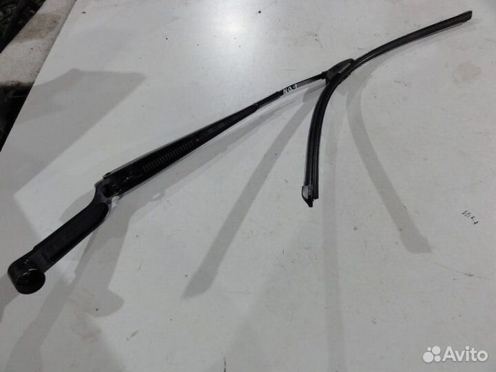 Поводок стеклоочистителя передний левый Nissan