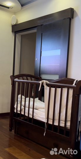 Детская кроватка с матрасом и наматрасником