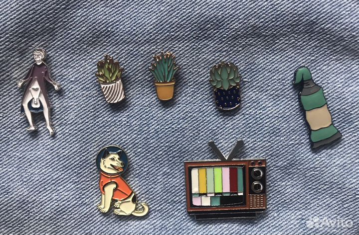 Значки, броши