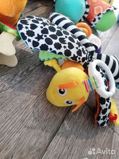 Развивающие игрушки Lamaze пакетом